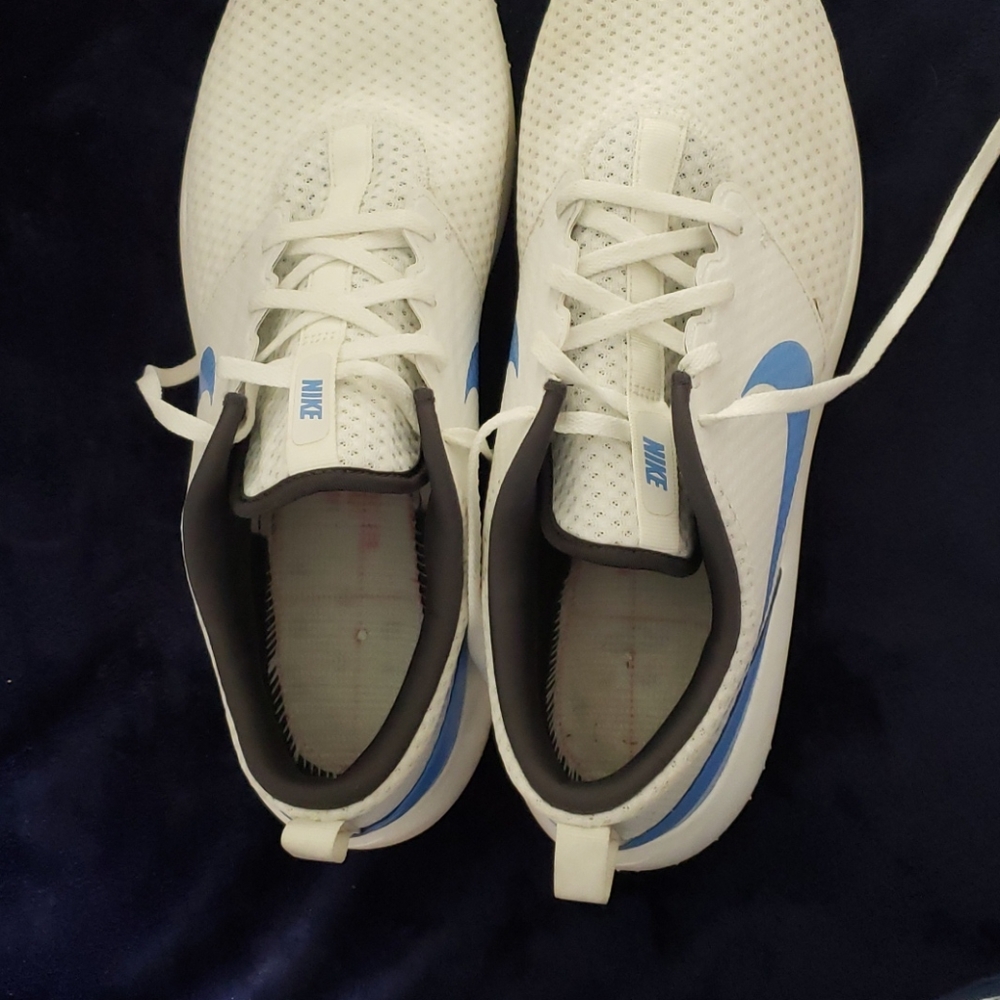 Golf shoes